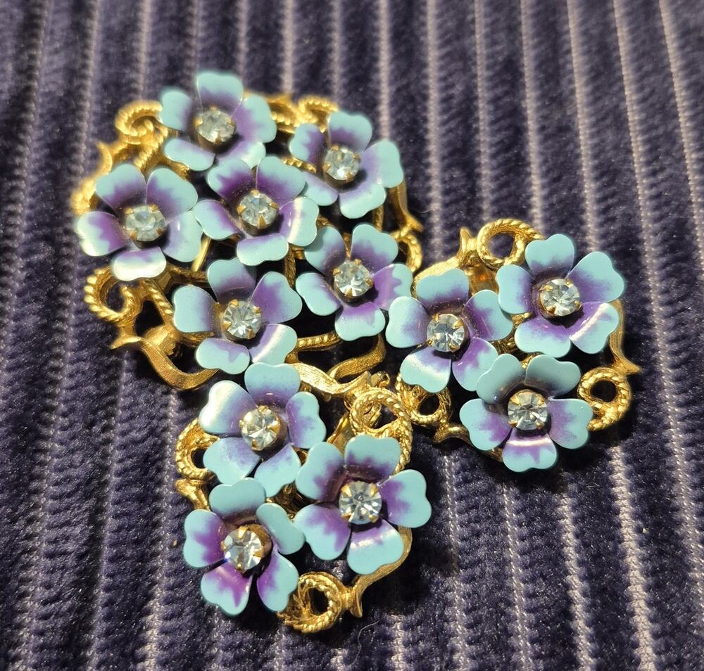 Vintage 1972 Avon Love Blossoms Blue Purple Enamel Rhinestone Brooch Earring Set
